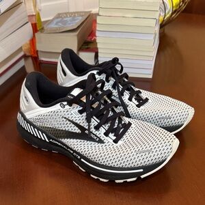 Brooks Adrenaline GTS Women’s Shoes - Black and Gray